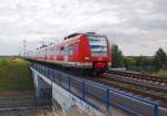 Am 22.6.2012 ist der 423 300-0 auf der K33 Brcke zu sehen.