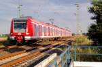 Hier ist am spteren Samstagnachmittag der 423 692 bei Allerheiligen mit einem mir unbekannten Anhngsel in Richtung Dsseldorf Flughafen als S11 zu sehen....gleich wenn er die Brcke berquert hat,