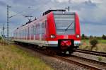 Als Halbzug kommt der 423 245-0 am frhen Mittwochnachmittag bei usseligem Feiertagswetter an den HP Allerheiligen aus Nievenheim kommend heran gefahren....es ist ein Zug der Linie S11 an diesem Tag