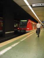 Triebzug BR 423 918-2 als S1 RICHTUNG Wiesbaden am 4.7.06 in Frankfurt (Main) Hbf (tief)