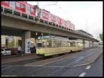 Als der Sonderzug mit dem L-Triebwagen 124 (ex224) und dem l-Beiwagen 1242 am 21.10.2006 einen Fotohalt am planmig nicht mehr angefahrenen Westbahnhof einlegte, fuhr gerade eine S-Bahn ein.