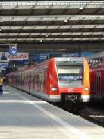 423 232-8 stand hier am 12.04.2014 im Münchner Hbf als S1 nach Freising zur Abfahrt bereit.