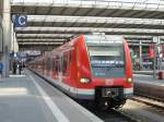 423 716-0 stand am 12.04.14 als S1 nach München-Flughafen im MünchnerHbf zur Abfahrt bereit.