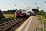 Begenung des ICE2 Rheinsberg und des 423 794 der als S11 nach Bergisch Gladbach unterwegs ist. Am Samstag den 26.7.2014