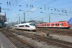 ICE 4653 aus den Niederlanden und 423 042-1 S-Bahn Köln beim Hbf Köln - 31.07.2014