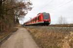 423 230-2 als S2 nach Markt Schwaben wurde am 14.02.16 am Rande von Poing fotografiert.