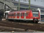 423 046 mit S12 nach Sindorf erreicht in krze Kln Hbf.

Da die vorherige Version von dem Bild deutlich in die Hose gegangen ist, also noch einmal das Bild, diesmal anders verkleinert.