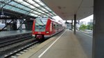 Die 423 055-3 der DB-Regio NRW als S19 (Düren - Hennef) bei der Einfahrt in Köln HBF in Richtung Deutz und weiter nach Hennef.