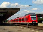 424 026/526 und 424 017/517 stehen gemeinsam als S1 in Minden(Westf) bereit um sich um 16:35 auf den Weg nach Hannover Hbf zu machen. 31.07.09