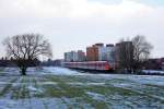 Im Gegensatz zu den meiten S-Bahnen, fhrt die S-Bahn Hannover auch weitab der Hauptstadt. Eine der Strecken ist die Deisterstrecke. Diese ist zwischen Egestorf und Haste komplett eingleisig, bis auf die Bahnhfe Barsinghausen und Bantorf. Am 20.2.2010 hat 424 012+Schwester den Haltepunkt Kirchdorf verlassen und wird in zwei bis drei Minuten den Bahnhof Egestorf erreichen. Leider spielte die Sonne nicht ganz mit.