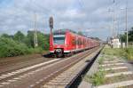 So eben verlassen die Triebwagen 424 522-1 mit 424 020-6 den Bahnsteig 2 in Dedensen-Gmmer als S2 nach Haste Hannover-Weetzen.