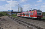 425 132 ist als RB Merzig - Kaiserslautern unterwegs und wird gleich den Bahnhof Bous Saar erreichen.