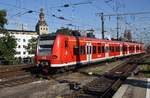 425 602-0 und 425 101-3 fahren am 3.7.2017 als RB27 (RB12511)  Rhein-Erft-Bahn  von Mönchengladbach Hauptbahnhof nach Koblenz Hauptbahnhof in den Kölner Hauptbahnhof ein.