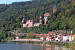 Eine der schönsten Fotostelen entlang der Neckartalbahn ist die weite Kurve bei Zwingenberg.