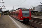 Am 02.10.2017 erreicht 425 082 den Hauptbahnhof Heidelberg als S5 nach Eppingen.