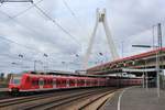 Am 04.10.2017 verlässt eine Doppeltraktion BR 425 den Hauptbahnhof von Ludwigshafen als RB in Richtung Neu-Edingen.