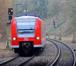 Die Rhein Niers Bahn (RB33) kommt aus Aachen-Hbf nach Duisburg-Hbf   und kommt aus Richtung Aachen-Hbf undf ährt in Aachen-Schanz ein und hält in Aachen-Schanz und fährt dann weiter in