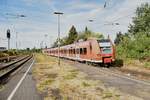 Ein ehemaliger Drei Löwentakt Triebwagen, der 425 616-0 verlässt hier gerade Odenkirchen in Richtung Rheydt Hbf.