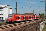 Einfahrt am 12.04.2017 von 425 132-8  Homburg  als RB70 (Merzig (Saar) - Kaiserlautern Hbf) in den Bahnhof von Ensdorf (Saar).