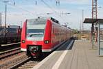 Einfahrt am 12.04.2017 von 425 629-3 als RB71 (Trier Hbf - Homburg (Saar) Hbf) in den Bahnhof von Dillingen (Saar).