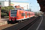 Ausfahrt von 425 128-6 am 12.04.2017 als RB71 (Homburg (Saar) Hbf - Trier Hbf) aus dem Völklinger Bahnhof in Richtung Dillingen.