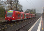 Die Rhein Niers Bahn (RB33) aus Aachen-Hbf nach Duisburg-Hbf und kommt aus Richtung Aachen-West,Laurensberg,Richterich, und hält in Kohlscheid und fährt in Richtung