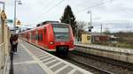 425 084 erreicht als 38853 (RB 2) nach Mannheim den Haltepunkt Bobstadt.