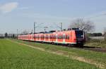 Mit dem Abellio-Logo an der Front durchfahren der DB-425 813-9 und ein weiterer 425 am 30.03.2021 Kaarst Broicherseite.