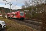 425 713-5 verlässt hier am letzten Tag des Jahres  Neckargerach nach Mosbach Baden als S2.