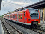 ET 425 147-6 mit der RB 85 nach Osterburken in Lauda, 10.05.2022.