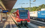 1 vor 8 in Treuchtlingen am 9.8.22: 425 044 durfte auf Gleis 7 noch 26 Minuten warten, bevor er sich wieder auf den Weg nach Würzburg machen musste. 