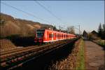 425 063/563 und 425 565/065 fahren im Abendlicht des 09.02.2008 bei Leutesdorf als RE8 (RE 11324)  Rhein-Erft-Express  nach Mnchengladbach Hbf. 