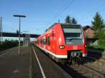 425 320 (Nordenham) ausgeliehen aus Bremen ist am 03.05.2008 bei der Ausfahrt von Grosachsen-Heddesheim als RB 18142 nach Bensheim