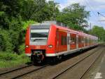 425 555-0 als RB 33  Rhein-Niers-Bahn  Duisburg Hbf.-Mnchengladbach verlsst die Haltestelle DU-Rheinhausen Ost.(12.05.2008)  