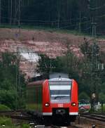 Als S2 nach Kaiserslautern HBF ist 425 228 der S-BahnRheinNeckar am 08.06.08 kurz vor Hochspeyer unterwegs.