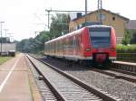 ET 425 als RB 33 nach Duisburg steht im Bahnhof Lindern