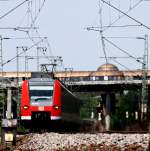 Hitzeflimmern bei Neuluheim: Rund 34 Grad war es am 30.06.08 warm, als zwei Triebwagen der Baureihe 425 als RB 2 nach Karlsruhe unterwegs waren.