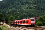 Als RE 1 verkehrt 425 255, der am 14.06.08 in Krze den Bahnhof von Neckargemnd durchfahren wird.