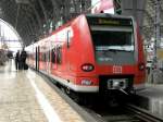 ET 425 087 steht in Frankfurt (Main) Hbf zur Abfahrt bereit.