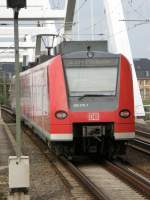 ET 425 215 fhrt als S3 nach Karlsruhe Hbf in Richtung Mannheim ber die Rheinbrcke bei Ludwigshafen Mitte am 16.07.2008.