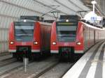 ET 425 124 und ET 425 236 treffen sich am 16.07.2008 in Ludwigshafen Mitte.