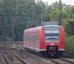 425 058/558 verlsst als RB11070(RB33) den Bahnhof Viersen auf dem Weg nach Duisburg Hbf.