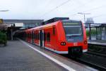 Der Triebzug 425 210/710 und noch ein 425er stehen in Heidelberg Hbf   als S-Bahn-Linie S3 (Germersheim-Karlsruhe Hbf) abfahrbereit und wartet auf das Abfahrzeichen.(Aufnahme von 17.04.09)