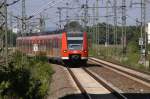 425 208-6 und 425 erreichen als S2, vorderer Teil Mosbach(Baden) - Neustadt(wstr) Hbf und hinterer Teil Mosbach(Baden) - Kaiserslautern Hbf, den Bahnhof von Limburgerhof 02.06.2009