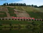 425 *** als RE 12024 (Koblenz Hbf-Kaiserslautern Hbf)auf dem Pndericher Hangviadukt 13.8.09