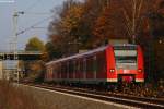 Der 425 072 wirbelt bei seiner Fahrt als RB11070 nach Duisburg ordentlich laub auf.