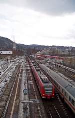 V.l.n.r.: 425 016 und 425 018 als RE25016 und IC2373 in Marburg(Lahn), 20.2.010.