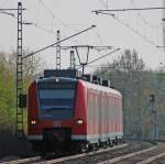 425 579-0 als RB11076 nach Duisburg am Km 20.8, 18.4.10