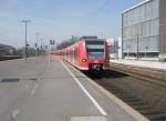 Hier 425 274-0 der S-Bahn Hannover, bei der Durchfahrt am 7.4.2010 durch Hannover Hbf.