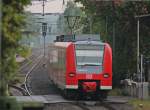 425 572-5 als RB11073 nach Aachen bei der Einfahrt in Geilenkirchen, 14.5.10